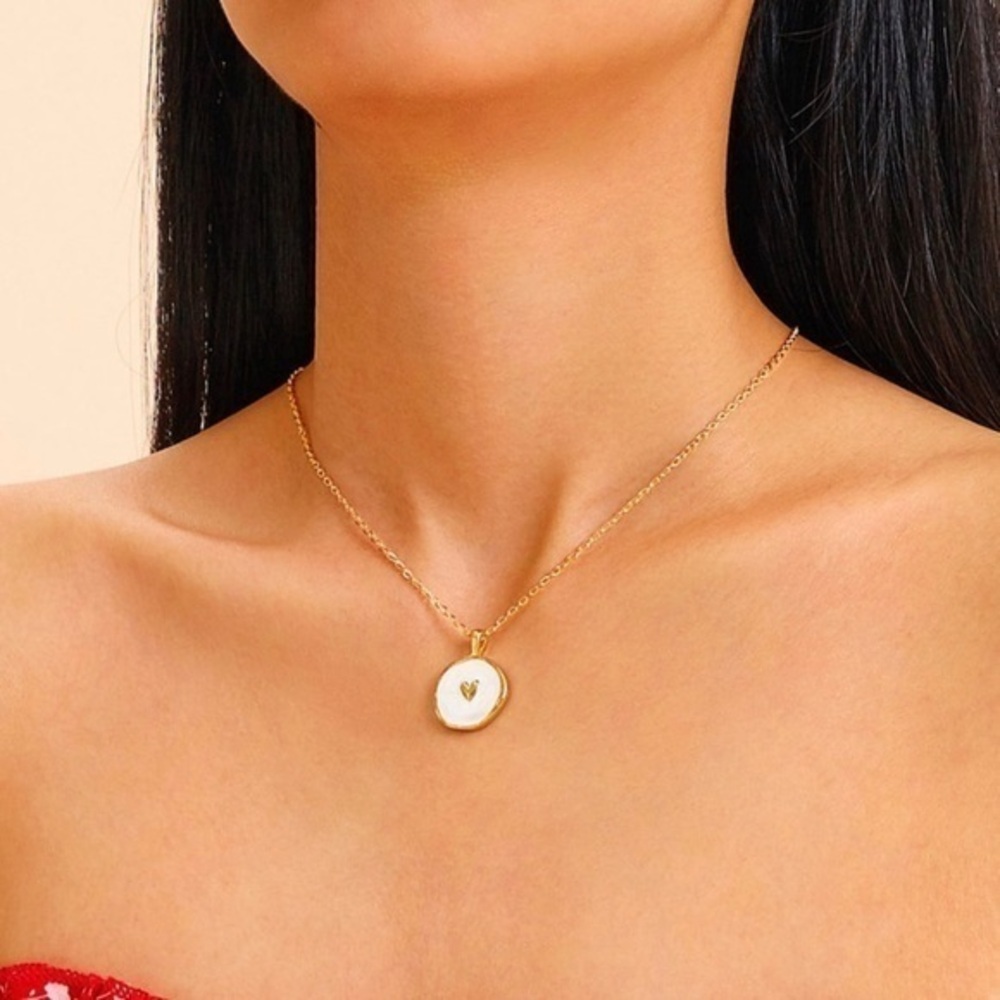 3/$30 💛 Enamel Heart Pendant Necklace